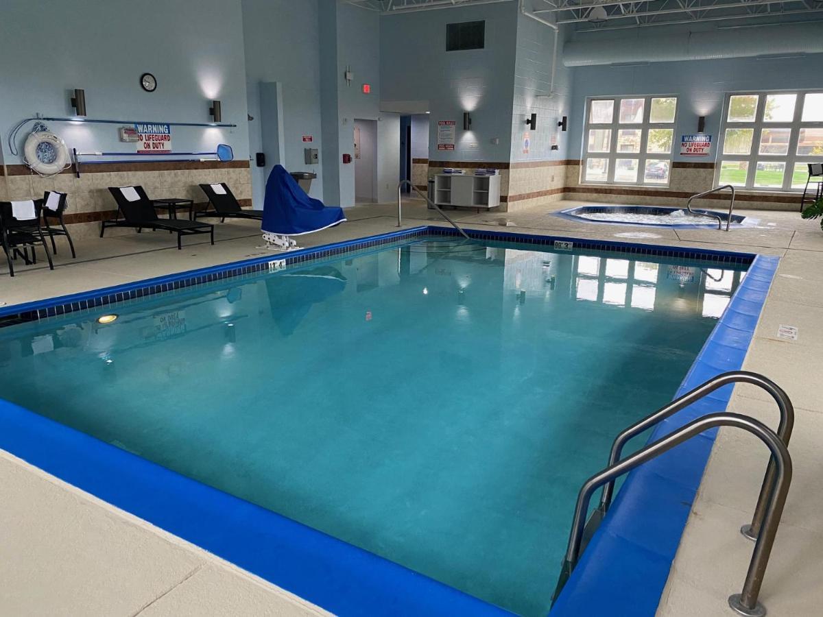 Holiday Inn Express Wixom By Ihg Εξωτερικό φωτογραφία